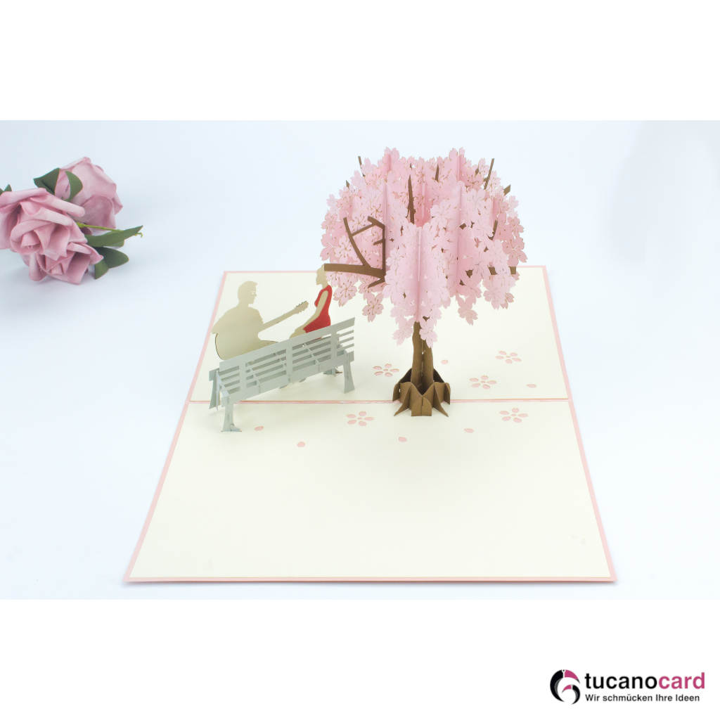 Pärchen beim Date unter Kirschbaum - Kartenfarbe Rosa - 15 x 20 cm